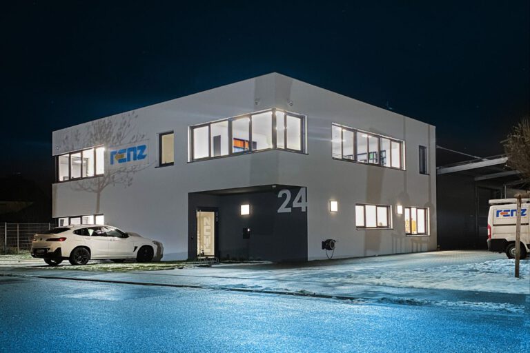 elektro renz gebäude nacht